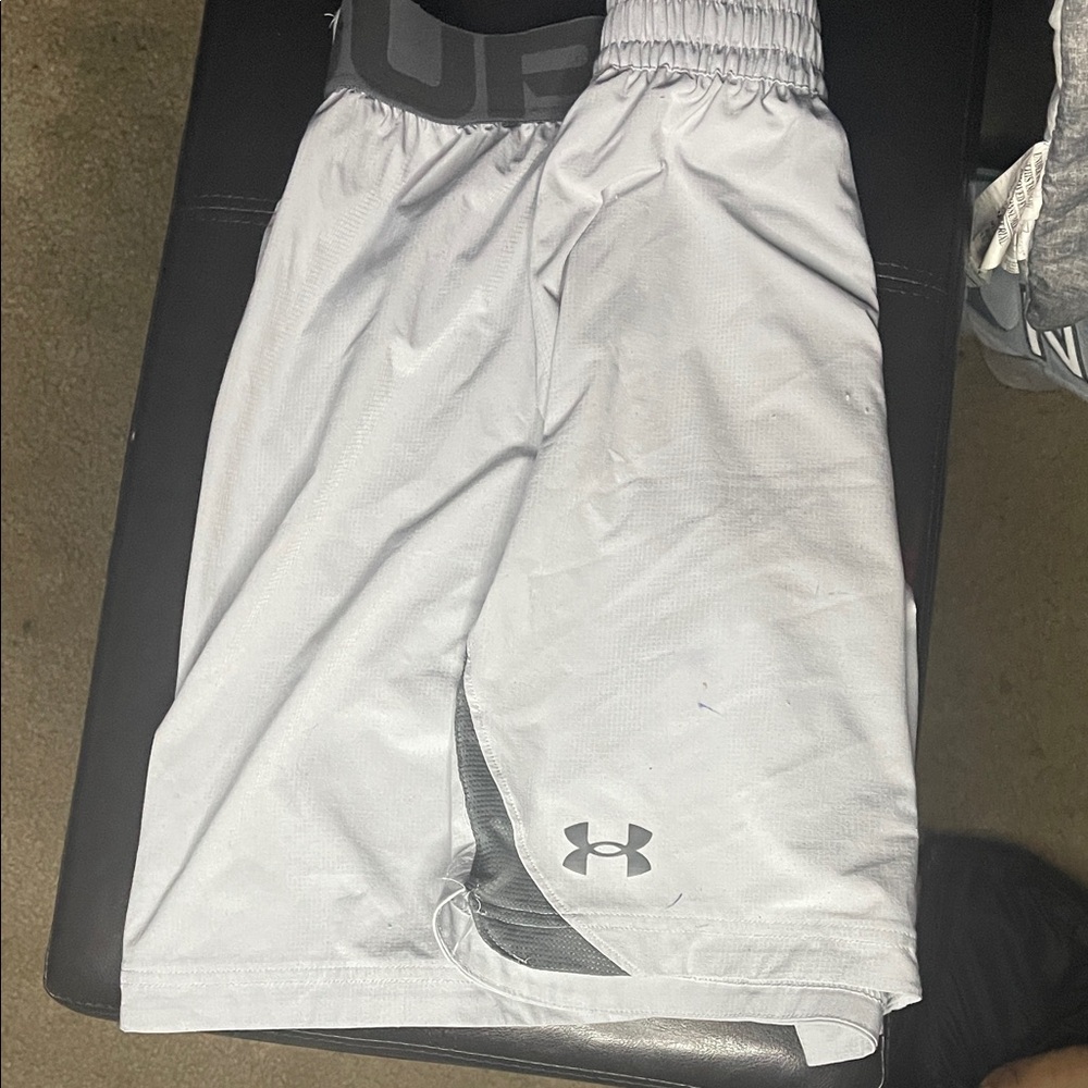 Under Armour Men's Light Gray Athletic Shorts